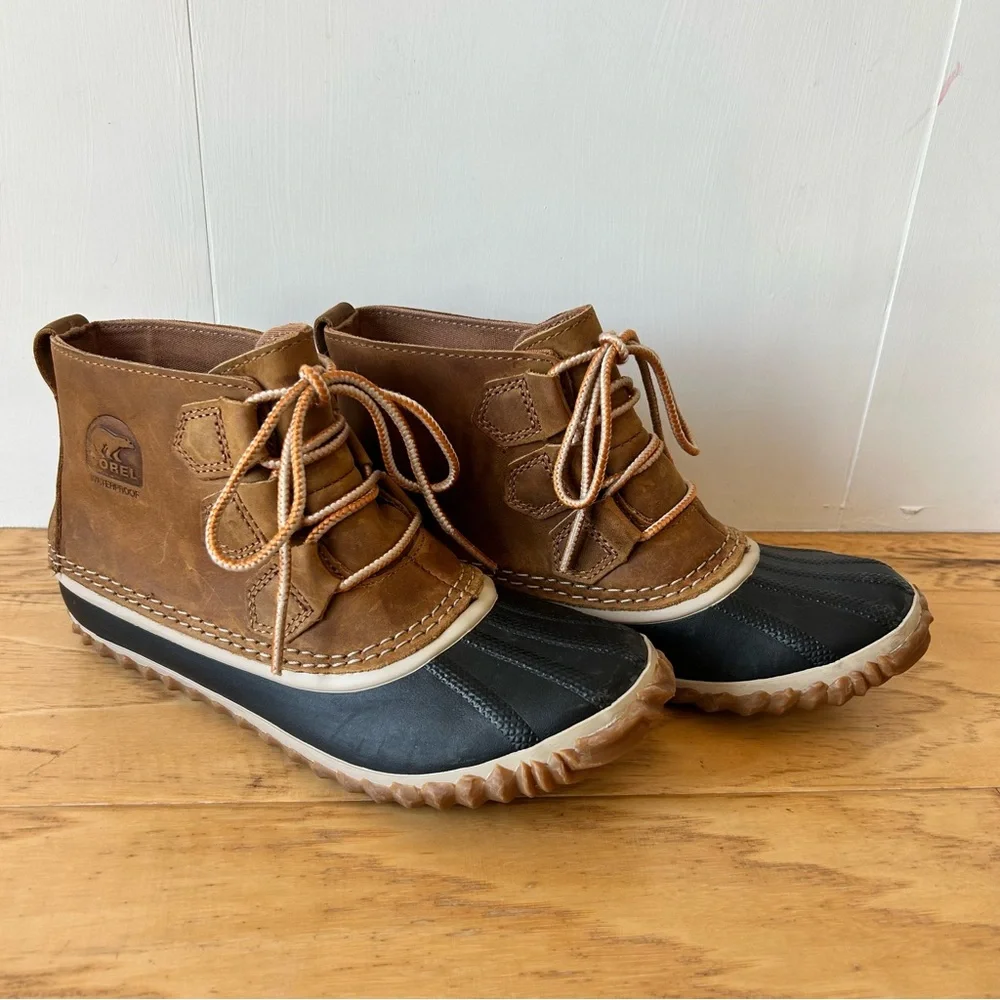 Sorel Out & About Leather Snow Boot 6.5 Tan Black Rubber Lace Up Waterproof